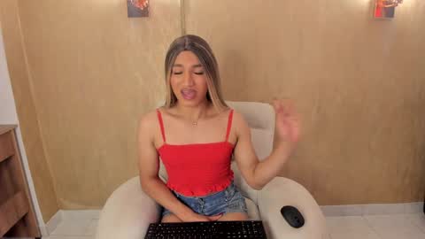 chloe_luxury online show from April 25, 2:03 pm