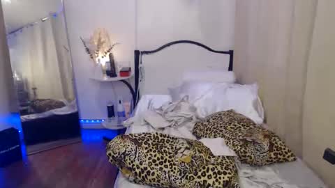 Cindy online show from December 22, 2:11 pm