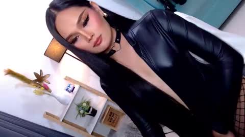 Cleo online show from May 4, 10:04 pm