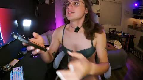 cutiepiescarlett online show from June 11, 3:26 am