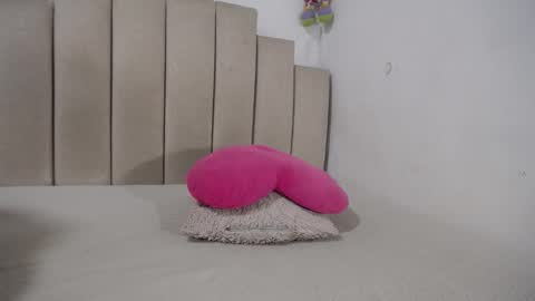 instagram  catherin dayana reina online show from June 1, 3:03 pm
