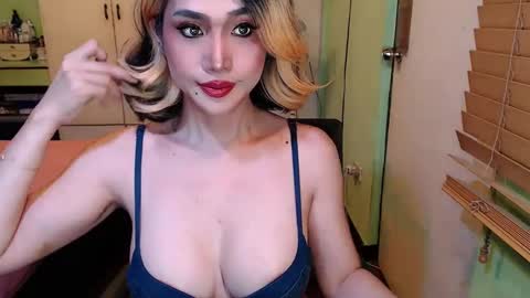 Snapshot of deliciosats chatting on March 10, 2:17 am Mercedes online show from March 10, 2:17 am