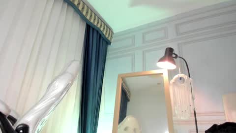 doll_isa_ online show from October 7, 7:59 pm