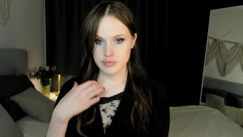 Effie Mur online show from April 28, 8:35 pm