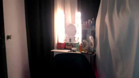 ellie online show from August 6, 11:56 pm