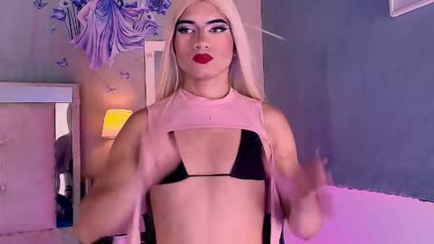 emily_castillo1_ online show from June 9, 5:29 am