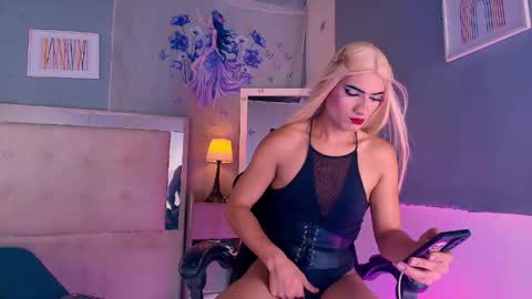 emily_castillo1_ online show from June 10, 6:35 am