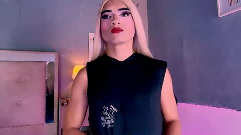 emily_castillo1_ online show from June 17, 5:19 am