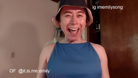 emily_pearl_ online show from May 10, 9:42 pm