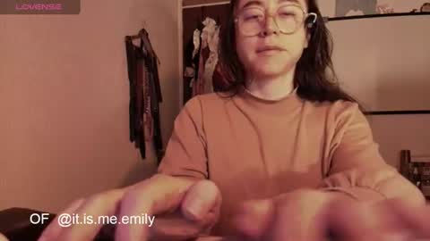 emily_pearl_ online show from July 14, 2:05 am