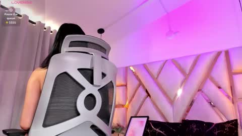 Emily online show from December 18, 7:52 pm