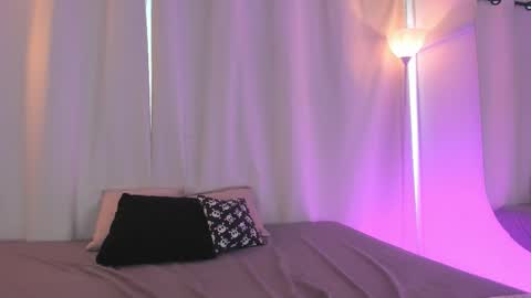 emmaclark_1 online show from January 13, 9:01 pm