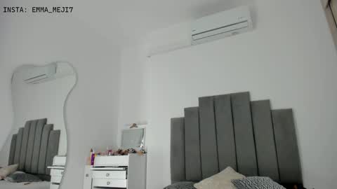 Snapshot of emmamejia7 chatting on December 14, 12:44 pm    online show from December 14, 12:44 pm