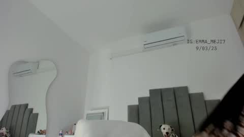 Snapshot of emmamejia7 chatting on March 10, 1:54 pm    online show from March 10, 1:54 pm