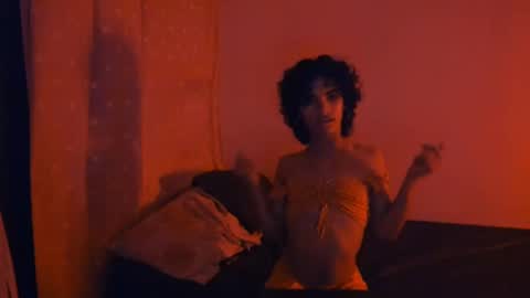 Snapshot of engel20042001 chatting on December 11, 5:46 am engel20042001 online show from December 11, 5:46 am