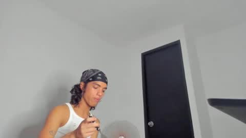 Snapshot of engel20042001 chatting on December 16, 10:56 pm engel20042001 online show from December 16, 10:56 pm