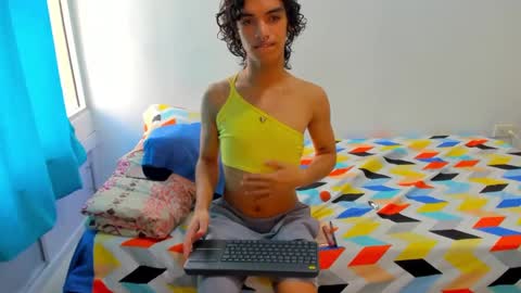 Snapshot of engel20042001 chatting on December 20, 4:57 pm engel20042001 online show from December 20, 4:57 pm