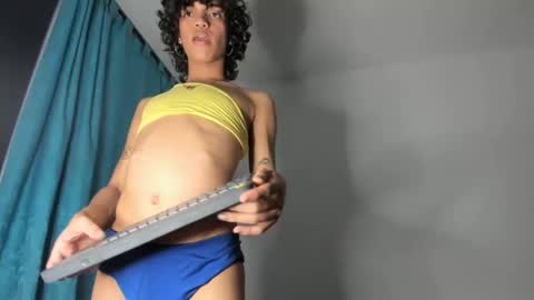 Snapshot of engel20042001 chatting on January 10, 12:49 am engel20042001 online show from January 10, 12:49 am