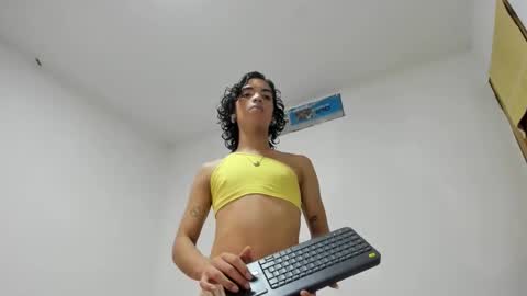 Snapshot of engel20042001 chatting on January 27, 1:37 am engel20042001 online show from January 27, 1:37 am