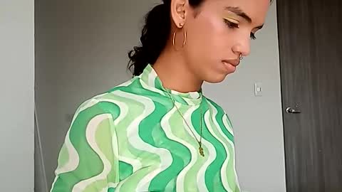 Snapshot of engel20042001 chatting on September 25, 1:51 pm engel20042001 online show from September 25, 1:51 pm