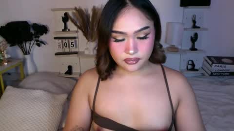 Queen Eva Mazikeen online show from December 5, 5:52 pm