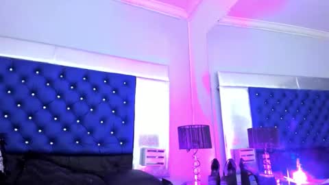 evanllelyne online show from November 26, 9:39 pm