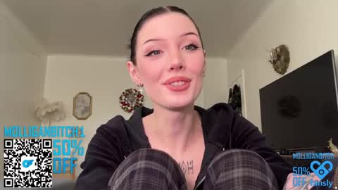 Evelyn online show from January 17, 11:00 pm