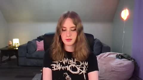 Evie3 online show from January 18, 8:15 pm