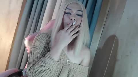 DANIELLA - DONT FORGET TO GIVE ME A THUMBSU UP online show from May 9, 10:55 am