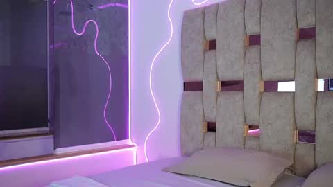 fernanda_thail_ online show from April 27, 8:18 pm