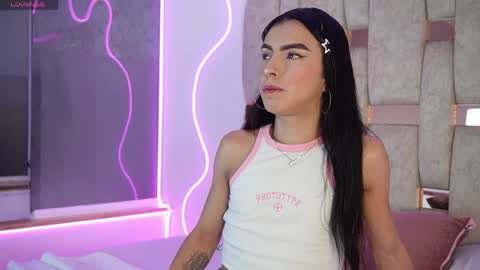 fernanda_thail_ online show from April 30, 9:30 pm