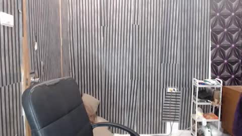 fiona908995 online show from May 2, 9:09 pm