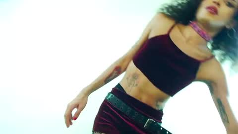 Ella online show from October 25, 6:25 pm