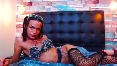 Ella online show from March 19, 6:19 pm