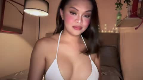 ella online show from May 18, 6:24 pm