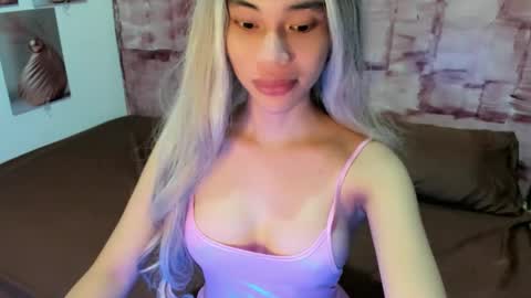 fuckingsexy143 online show from April 19, 8:15 am