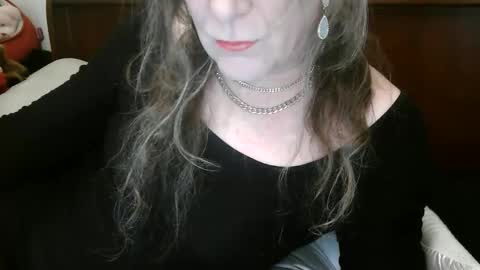 Jessie Love online show from November 16, 12:04 pm