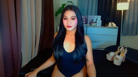 gabriela_deluxe online show from May 19, 6:09 am