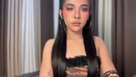 queen ronna online show from July 29, 1:04 am