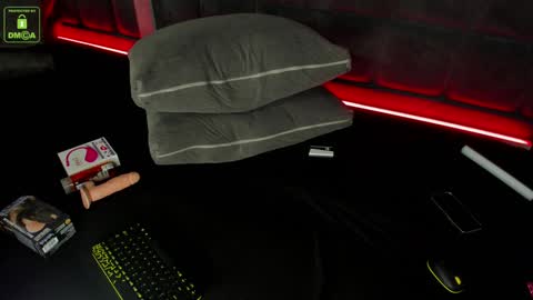 Snapshot of giselleparton chatting on December 13, 10:41 am Giselle online show from December 13, 10:41 am