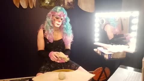 Lilly online show from November 5, 1:55 pm