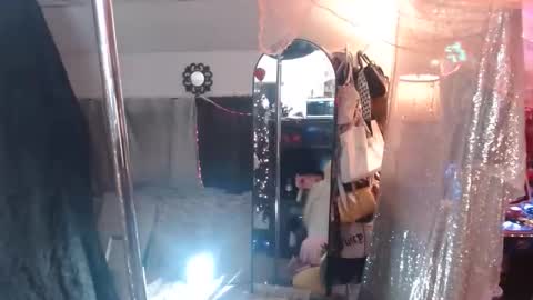 halovalentine online show from January 14, 12:19 am