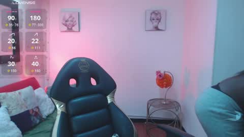 hanna_lamber online show from April 28, 11:15 am