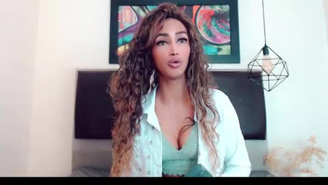 Hilary Avilan online show from December 16, 7:30 pm