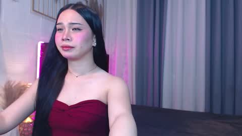 hoelymolly online show from February 4, 9:25 am