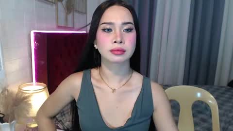 hoelymolly online show from April 26, 8:07 pm