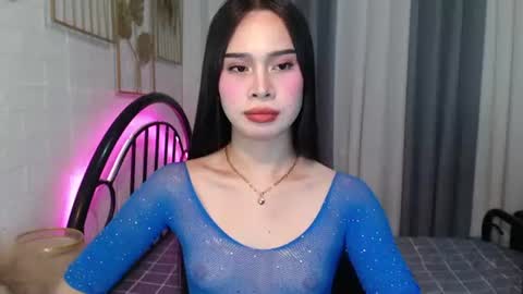 hoelymolly online show from June 13, 2:55 am