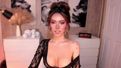 Ms. Laura online show from July 4, 3:50 pm
