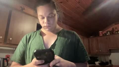 Snapshot of holly23hopefull chatting on October 31, 11:31 am Hollys Drive threw Side Of CB. online show from October 31, 11:31 am