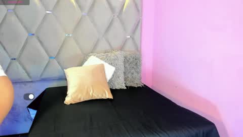 honey_moontsts online show from April 28, 12:21 pm